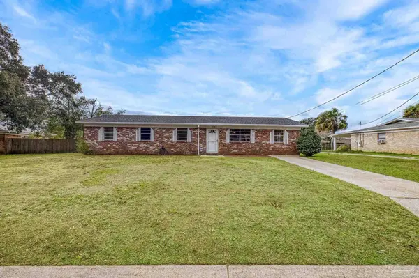 7115 Peninsula Dr, Pensacola, FL 32526