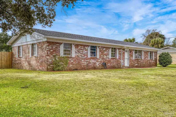 7115 Peninsula Dr, Pensacola, FL 32526