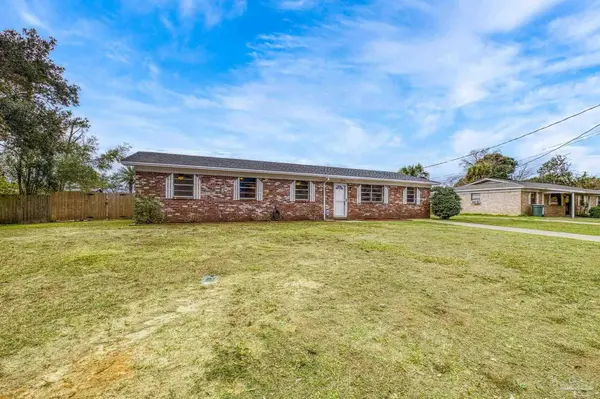 7115 Peninsula Dr, Pensacola, FL 32526