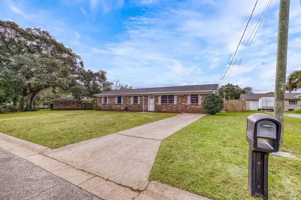 7115 Peninsula Dr, Pensacola, FL 32526