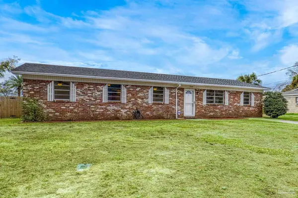 7115 Peninsula Dr, Pensacola, FL 32526