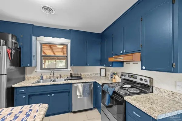 8020 Lawton St, Pensacola, FL 32514