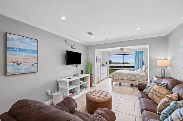 7453 Sunset Harbor Dr, Navarre Beach, FL 32566