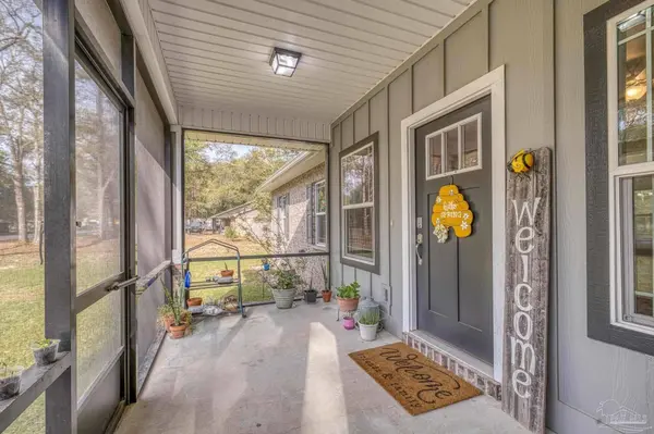 922 E Edney Ave, Crestview, FL 32539