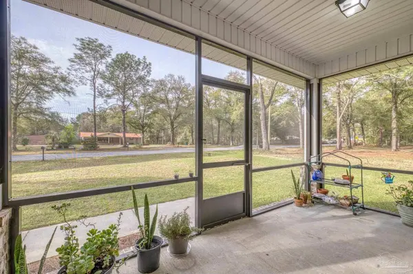 922 E Edney Ave, Crestview, FL 32539