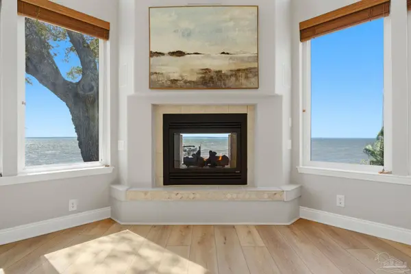 5556 Michael Dr, Milton, FL 32583