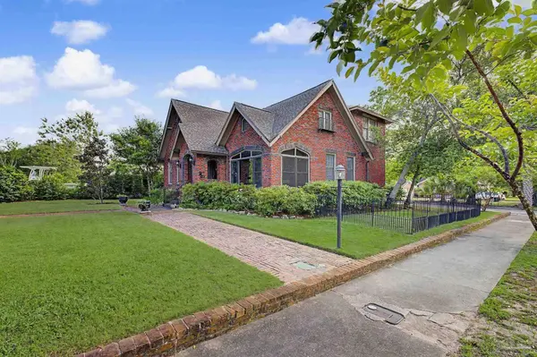 1517 N Spring St, Pensacola, FL 32501