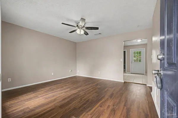 3936 Elmcrest Dr, Pensacola, FL 32504