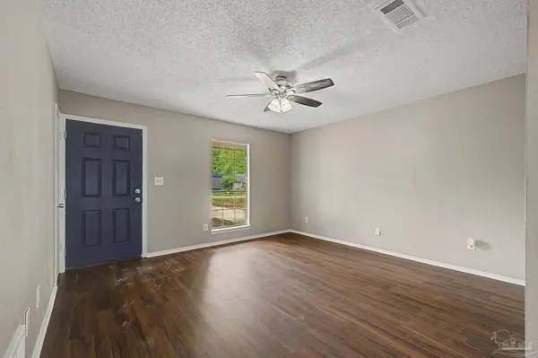 3936 Elmcrest Dr, Pensacola, FL 32504