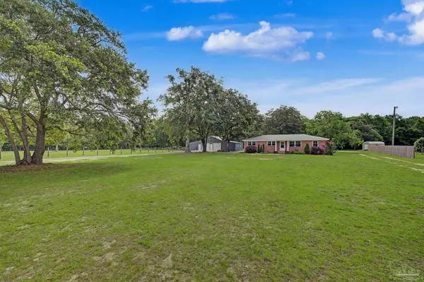 1850 Garcon Point Rd, Milton, FL 32583