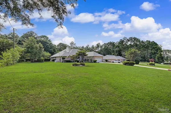 5775 Whispering Woods Dr, Pace, FL 32571