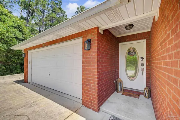 8680 Laredo St, Navarre, FL 32566