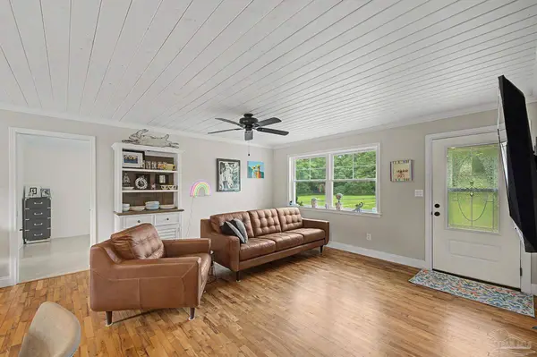 1850 Garcon Point Rd, Milton, FL 32583