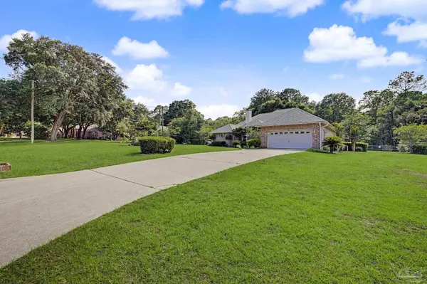 5775 Whispering Woods Dr, Pace, FL 32571