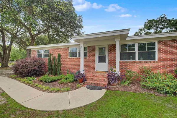 1850 Garcon Point Rd, Milton, FL 32583