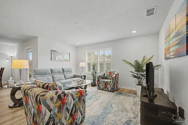 5976 Laurel Oak Dr, Pensacola, FL 32526