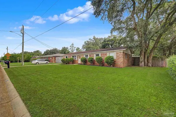 7110 Peninsula Dr, Pensacola, FL 32526
