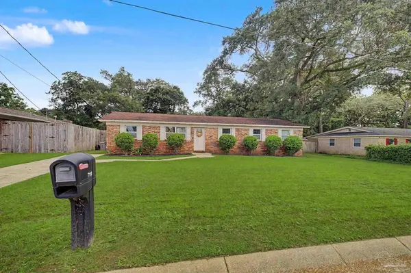 7110 Peninsula Dr, Pensacola, FL 32526