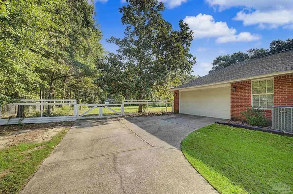 3516 Gardenview Dr, Pace, FL 32571