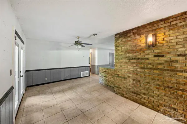 632 Powell St, Pensacola, FL 32534