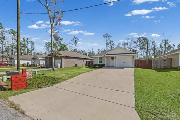 3134 Glade Dr, Milton, FL 32583
