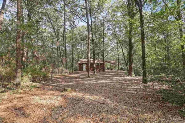 5642 Woodridge Dr, Milton, FL 32570