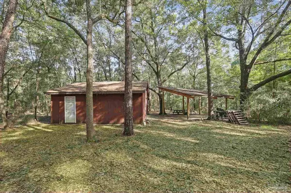 5642 Woodridge Dr, Milton, FL 32570