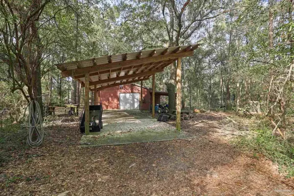 5642 Woodridge Dr, Milton, FL 32570