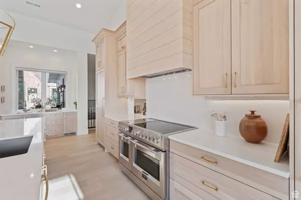 4881 S HOLLADAY BLVD, Holladay, UT 84117