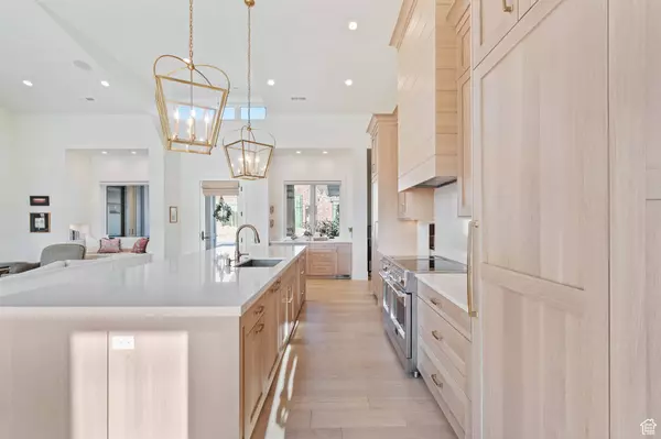 4881 S HOLLADAY BLVD, Holladay, UT 84117