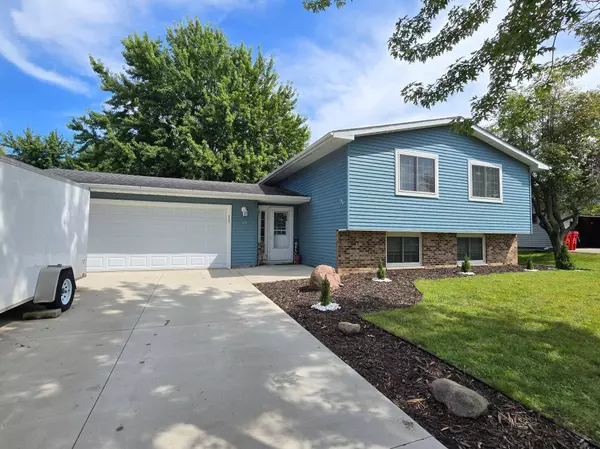 524 10th AVE NW, Dodge Center, MN 55927