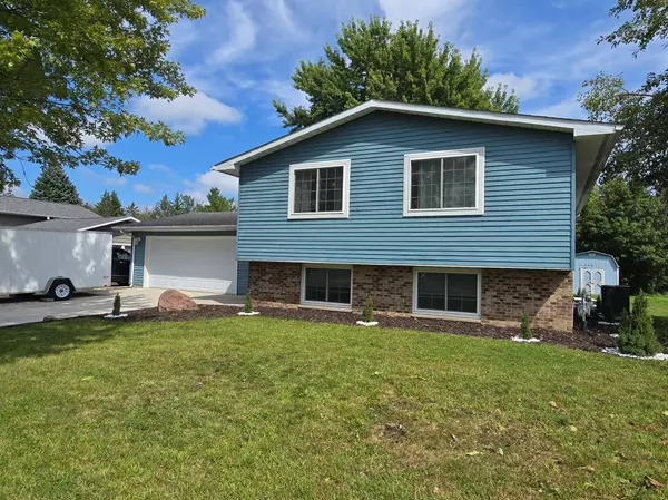 524 10th AVE NW, Dodge Center, MN 55927