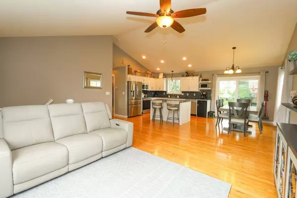 4312 Knotting Hill LN NW, Rochester, MN 55901