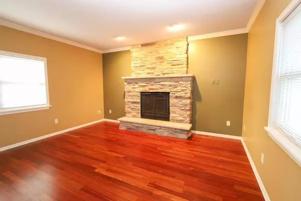 316 2nd AVE SE, Pine Island, MN 55963