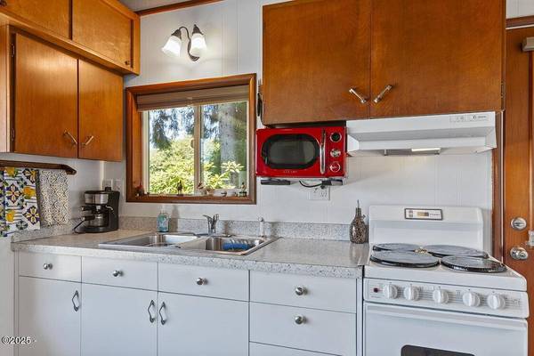 291 Fir ST, Wheeler, OR 97147