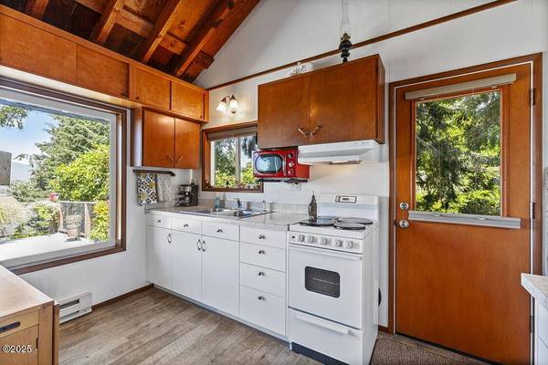 291 Fir ST, Wheeler, OR 97147