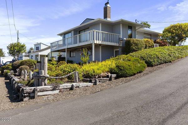 45 Heiberg ST, Depoe Bay, OR 97341