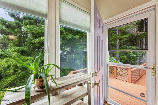 5689 NE Windmill DR, Newport, OR 97365