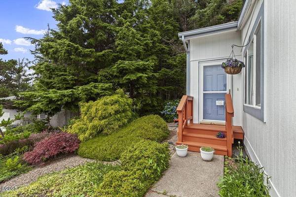 5689 NE Windmill DR, Newport, OR 97365