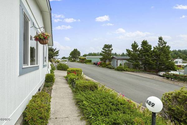 5689 NE Windmill DR, Newport, OR 97365