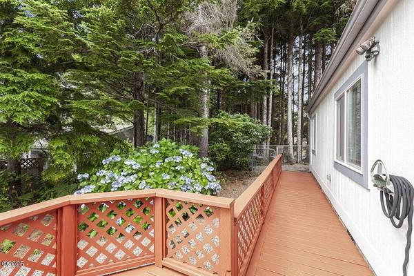 5689 NE Windmill DR, Newport, OR 97365