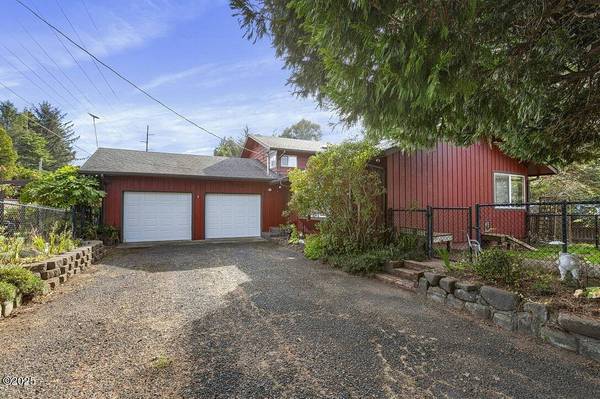 125 SW View DR, Waldport, OR 97394