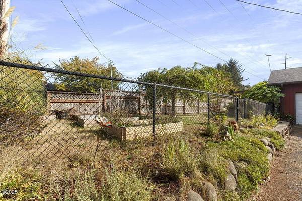 125 SW View DR, Waldport, OR 97394