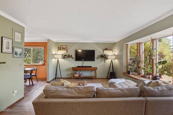125 SW View DR, Waldport, OR 97394
