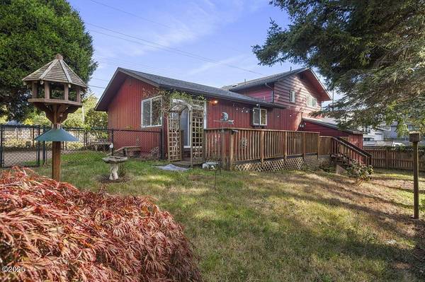 125 SW View DR, Waldport, OR 97394