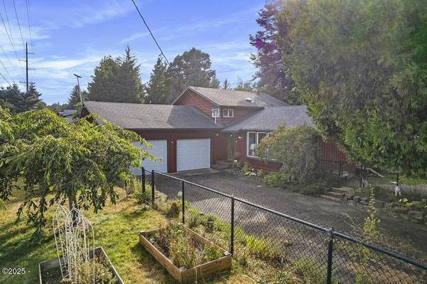 125 SW View DR, Waldport, OR 97394