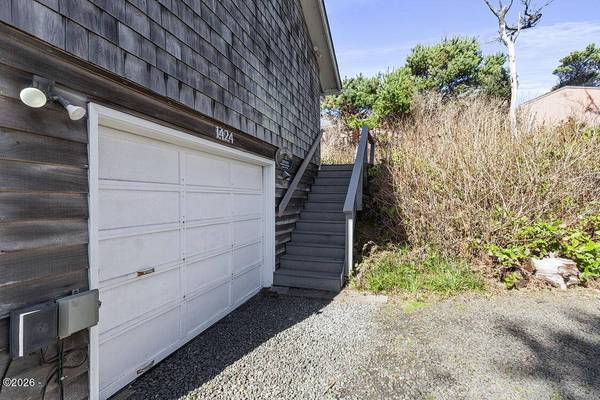 1424 SW SEAWOODS TER, Waldport, OR 97394
