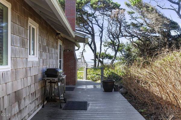 1424 SW SEAWOODS TER, Waldport, OR 97394