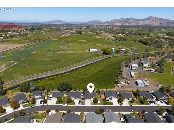 2721 NE 6TH DR, Redmond, OR 97756