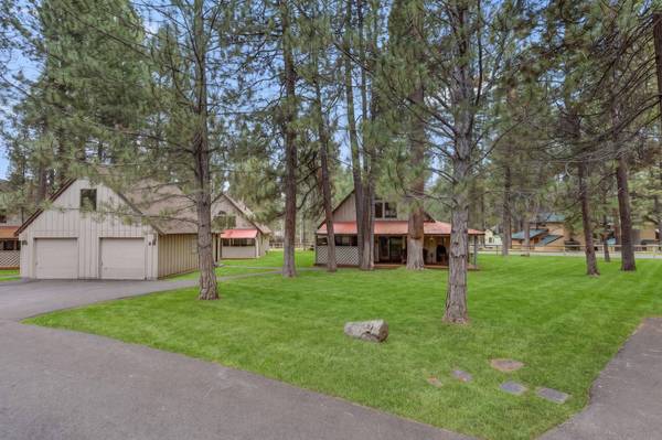 57505 Circle 4 Cabin RD #29, Sunriver, OR 97707